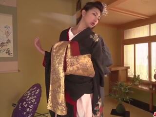 Trentenaire prend vers le bas son kimono pour une grand bite: gratuit hd x évalué film 9f