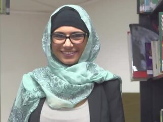 Mia khalfia - arab beyb strips hubad sa a library lamang para ikaw