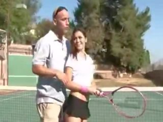 Hårdporr smutsiga video- vid den tenis domstol