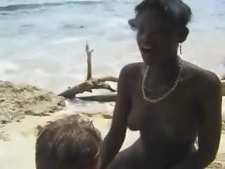 Karvane aafrika adolescent kuradi euro tüdruksõber sisse a rand